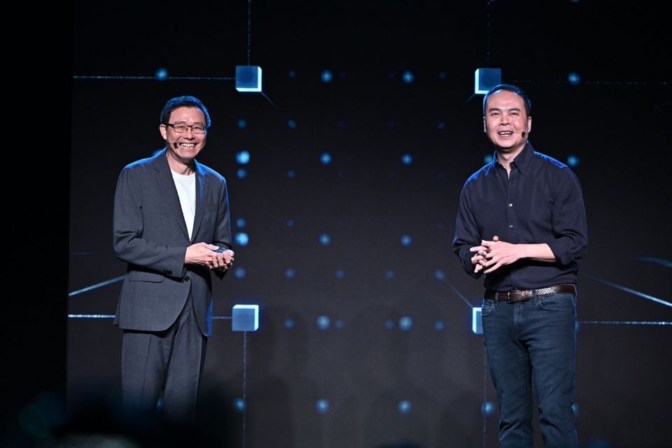 ASUS Co-CEO S.Y. Hsu (left) and Jack Huynh, AMD's Senior Vice President and General Manager of the Computing and Graphics Group, interact on stage during the AMD press conference at Computex.